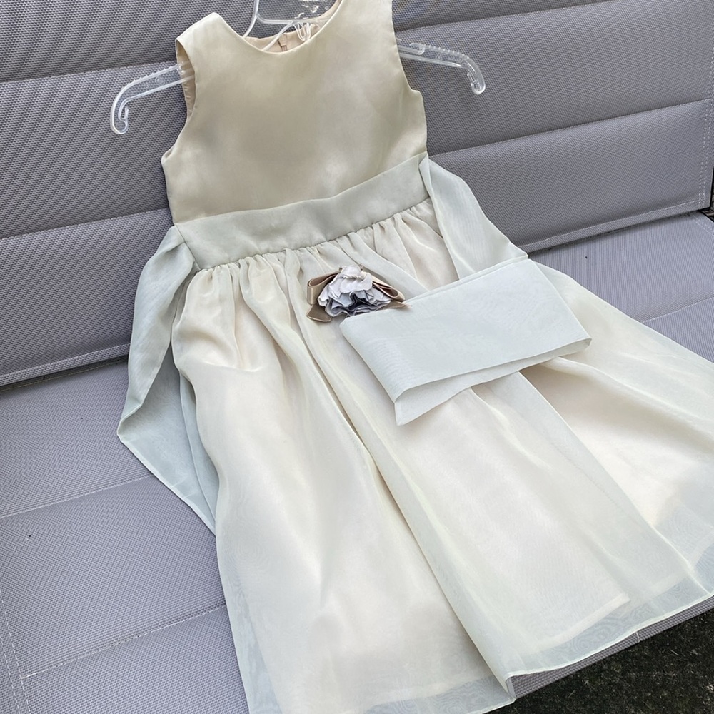 NWOT sz 6 special Occasion/ flower girl dress in sage green. Lined/tulle under - Picture 15 of 16